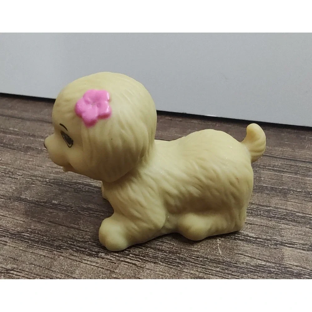 2016 Mattel Barbie Pet Dog Figure Squirt Toy Golden Retriever Puppy with Flower